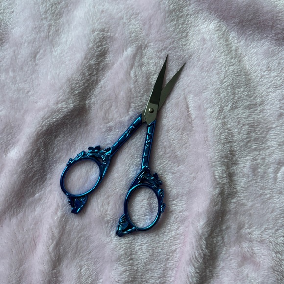 Scissors - Picture 4 of 5
